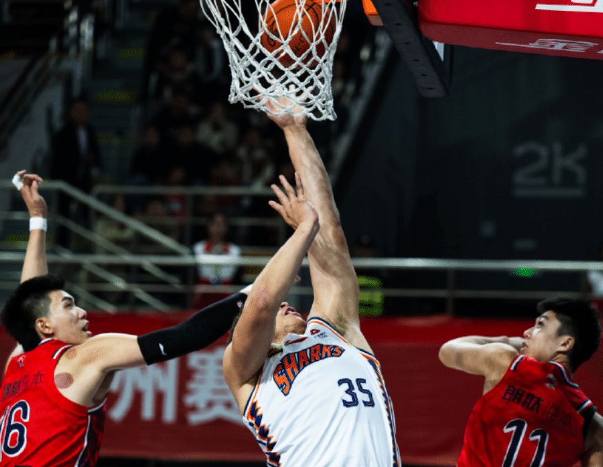 球队新闻关于广州队发布备战花絮；赛前绝杀压哨；NBA常规赛任务艰巨；训练强度明显提升的信息