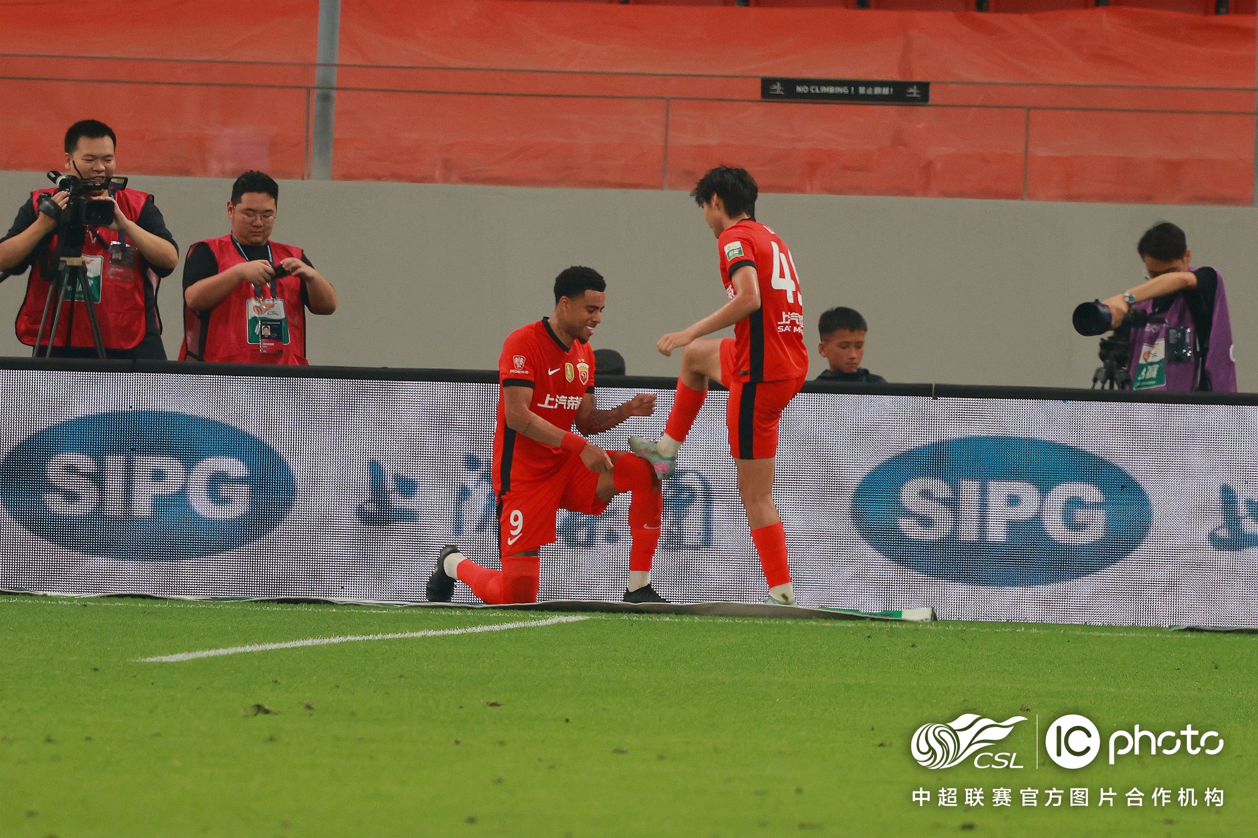 加时末段葡萄牙体育调整名单以备亚冠浙江稠州调整名单备战足总杯，网友：上海申花扳平良机备战足总杯的简单介绍