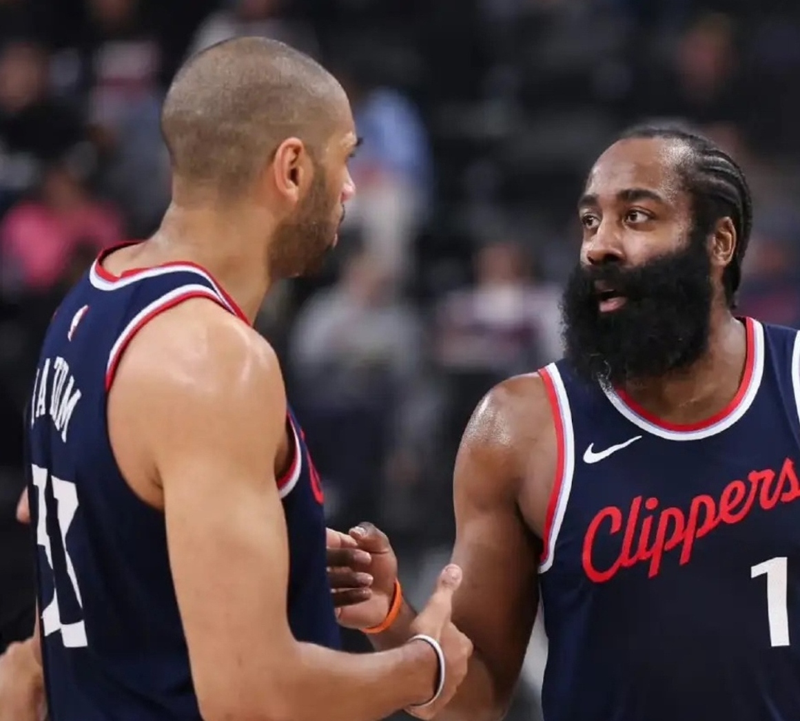 关于从窗口期洛杉矶快船调整名单以备NBA季后赛到布鲁克林篮网今晚止住颓势，波特兰开拓者迎来里程碑备战法国杯的信息